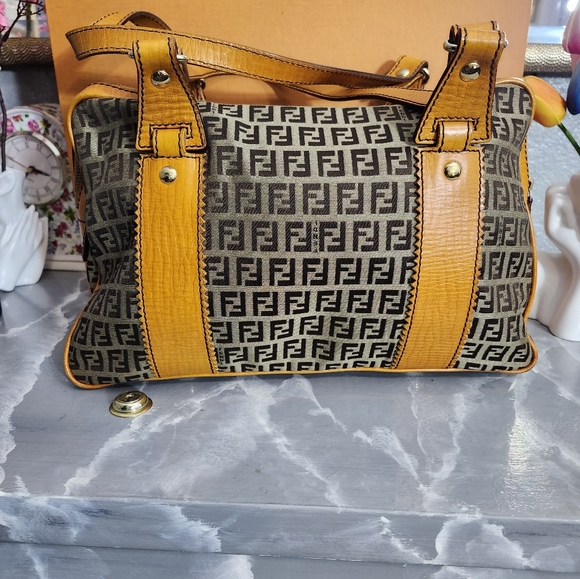 #A33 FENDI - Picture 3 of 13